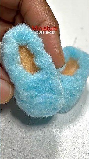 How to make miniature house shoes #shorts#diycrafts#howtomakeminiatures#miniatureslippers