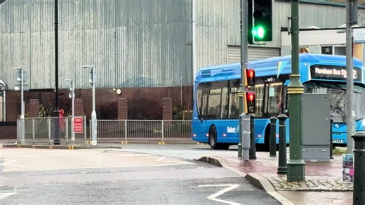 63616 (BK73 AOJ) is seen leaving Gosport bus stn on a E2 to fareham bus stn @RedBull Shadow