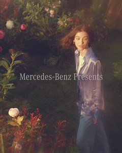 前衛外型配上一絲不苟的細節，全新 Mercedes-Benz Hong Kong 平治C-Class房車以精巧工藝帶來優雅、現代奢華的座駕設計及體驗！作為史上最動感的C-Class房車設計，AMG時尚外觀和運動感進一步加強，搭載全新M 254引擎、創新的安全技術和S-Class啟發的豪華車廂內飾，配備新一代的娛樂信息系統、64種顏色氣氛燈可動態交替轉變，讓你享受愜意舒適的時刻，自由地展現個人風格。 #MercedesBenzHongKong #MercedesBenz #CClass #ComfortZone | Vogue Hong Kong