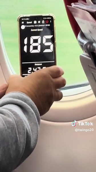 Measuring Airplane Speed with Smartphone App