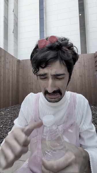 زجاجة الضحك: اجمع لحظات الفرح! 😂✨