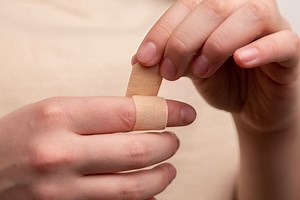"Smart Bandage" Keeps an Eye on Wounds | Clinical And Molecular Dx