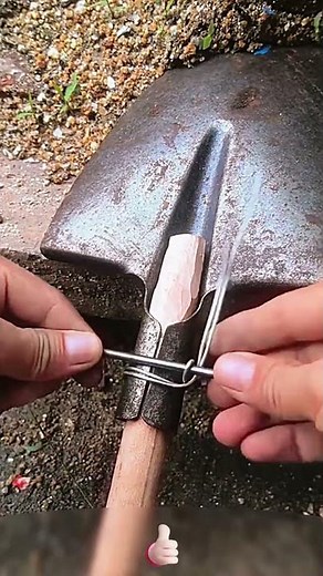 Solid methods for installing the handle of a spade 🪜🚜🔩