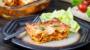 This chicken lasagna tastes incredible good. Hope you will like the recipe and give it a try. Here is the full recipe (http://goo.gl/uepRhi). For more videos like this don't forget to subscribe to our channel(http://goo.gl/HkYaV7) . | Home Cooking Adventure