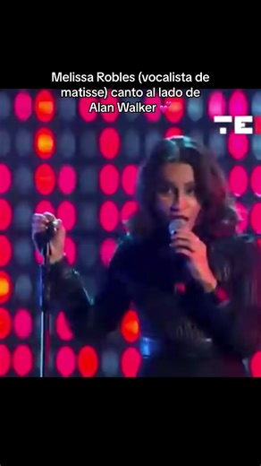 Melissa Robles Sings with Alan Walker in Mexico