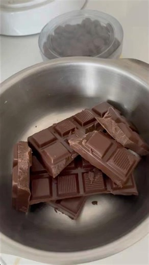 Brownies Callebaut andalan @Bigbins Coffee fresh from the oven🍪🍫 #browniesshinycrust