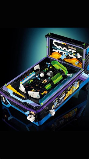 A LEGO ARCADE PINBALL MACHINE!