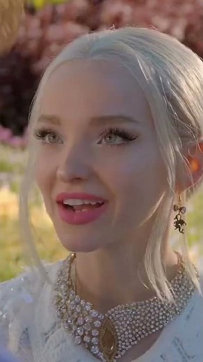 Disney Descendants - Mal (Dove Cameron)