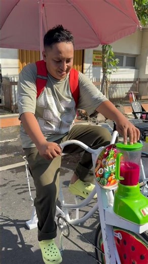 This is the first new innovation in Indonesia to sell juice using human power.
