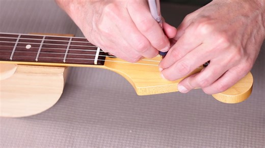 如何安装琴头压弦钉 | How to install string trees without screwing up your guitar!
