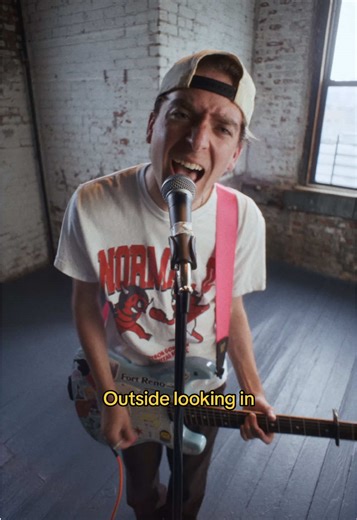 “Emma Stoned” - out Wednesday 1/28. Pre-save in the bio ❤️ #poppunk #emo #punktok #emotok #pictureustiny