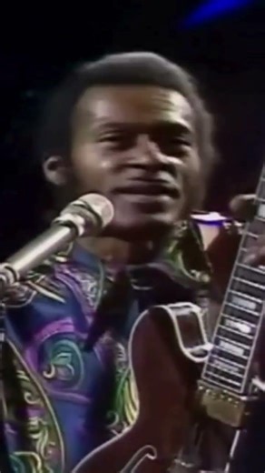 Carol (Part.2) – Witness the Father of Rock 'n' Roll in Action 🎸✨ #ChuckBerry #ClassicRock #Legend