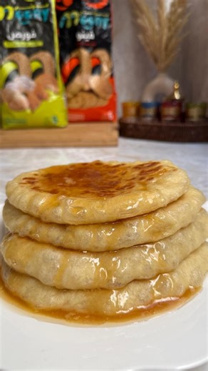 Moony on Instagram‎: "بوشيار المغربي🇲🇦 على حقو وطريقو👌🏻 250غ فينو موني 250غ فورص موني ملعقة سكر سنيدة ملعقة خميرة فورية ملح سر نجاح البوشيار فعجينتو تكون مدلوكة مزيان ومرخوفة بحال عجينة السفنج. يقدم مع الزبدة مذوبة والعسل. #بوشيار_مغربي #الشيار #وصفات_رمضان"‎