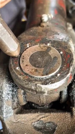 Simple way to tighten the drive shaft axle#shorts #satisfying #working #welding