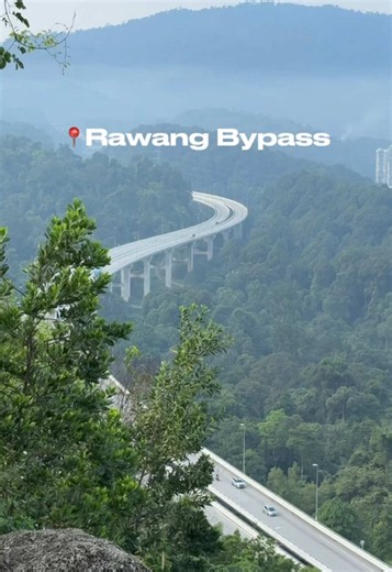📍Rawang Bypass ❌No guide needed ❌No permit needed ✅Easy 4km round trip • Rawang Bypass is one of the easiest hikes near KL, making it a great choice for beginners or anyone looking for a short morning adventure. • The trail is well-maintained, mostly shaded, and rewards you with beautiful views of the iconic Rawang Bypass bridge from above. However, do note that it gets very slippery if it rained a day before. • You may want to bring gloves as there are a few sections that require you to use ro