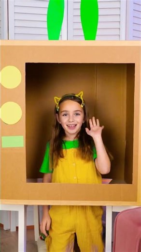 🎨 Cardboard TV Fun 📦 Create A Cool TV From A Box! 😄