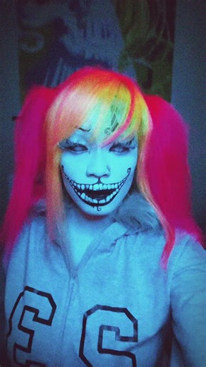 😌 #cheshirecat #aliceinwonderland #eyevos #alicemadnessreturns #creativemakeup Contacts from eyevos linked in bio with code kema20 for 20% off 🩷