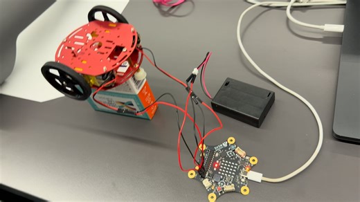 Zwei Motoren an einem Calliope mini V3 (Beispiel)