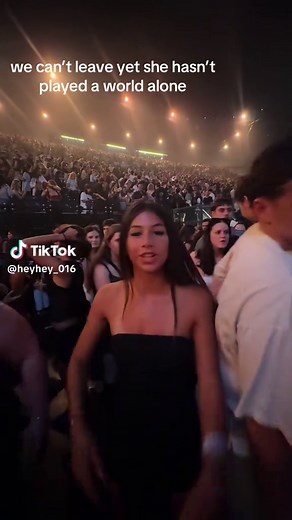 Lorde Concert Highlights: A World Alone Performance