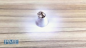 PME Lustre Spays If you are looking to add a touch of luxury and bling to your cakes, cookies and chocolates then Lustre spray is the magical ingredient, adding a wonderful new dimension of styling and elegance that will amaze your family and friends. Sprayed directly onto sugarpaste, gum paste, buttercream, chocolate, Candy, royal icing, cookies, cakes or used with stensils and masks these edible lustre sprays give you a new dimension of creative posiblities plus they are fun to use and have an