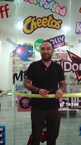 🎉 ¡Atención Tapachula! 🎉 ¡Sweet Box ha llegado y venimos cargados con los dulces más virales y exclusivos directo desde Estados Unidos! 🇺🇸🍬 ¿Listo para probar lo que está de moda en todo el mundo? Desde los sabores más locos hasta las ediciones limitadas que no encontrarás en ningún otro lugar. 😍🍭 📍 Nos encuentras en el centro de Tapachula. ¡Ven y descubre tus nuevos favoritos! No te quedes fuera de la tendencia, ¡sé el primero en probar los dulces que están rompiendo internet! #SweetBox