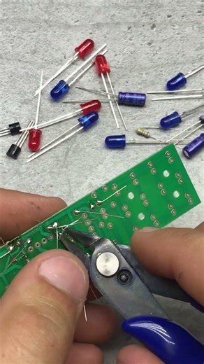 🔵 Can I Make a Police Flashing Light? #diy #electronics #policelights