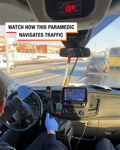 This paramedic's traffic navigation skills are so impressive! 🚑👏 | Lessons Learned In Life