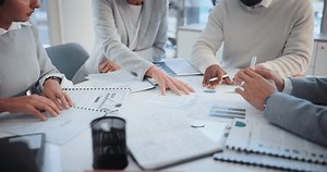 clip-3504484541-advice-paperwork-hands-business-people-office-planning