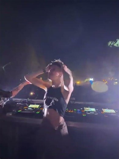 JOWI Jane Started a Riot in Paris