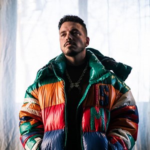 QUÉ MÁS PUES? (PART. MARIA BECERRA) - J Balvin - LETRAS.COM