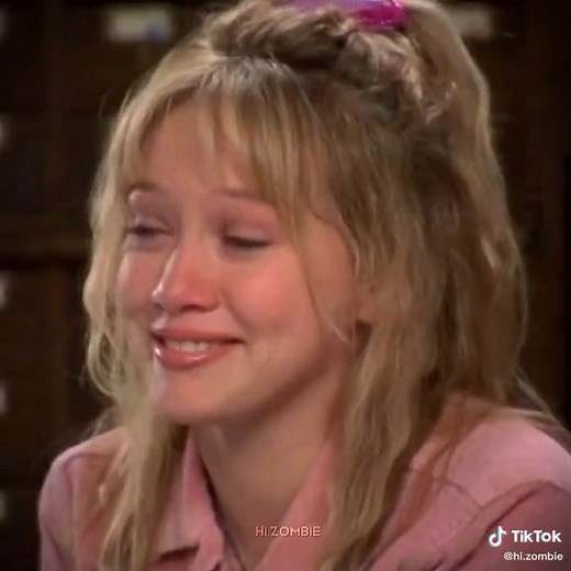 Lizzie McGuire First Kiss Emotional Scene | David Gordon Comforts Lizzie | Heartwarming Moment
