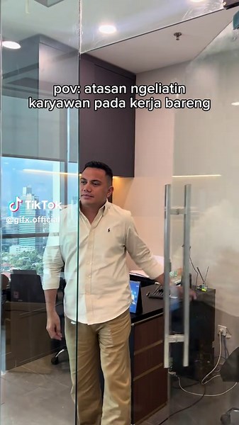 aslinya mah kerja beneran tapi sambil nyari menu buka puasa aja😁 #fyp #foryoupage #foryou #karyawanlife #kontenhiburan #kontenhiburan #gloriinvestamaberjangka #funny