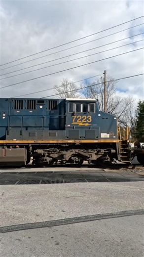 DPU on CSX I135 Intermodal Double Stack Train from Lodi, Ohio 11/22/2025 #csx #train #shorts #csxt