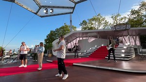 12K views · 202 reactions | Clara Louise & die Söhne Mannheims begeistern uns schon bei ihrer Probe vom Song „Hauptgewinn“. | ZDF-Fernsehgarten | Facebook