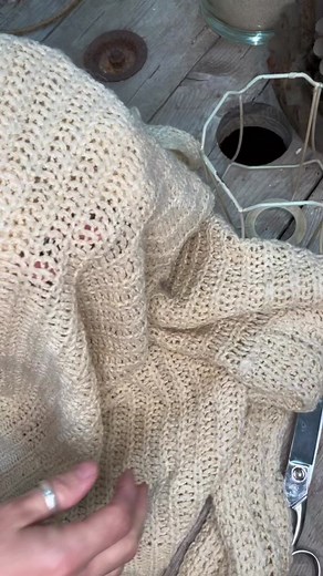 Que faire avec un pull abîmé : idées créatives