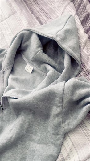 Get Gym Ready with Stylish Quarter Zip Sweatshirt