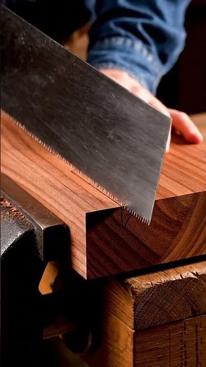 Marking and Cutting Dovetails With a Marking Gauge and Hand Saw #shorts
