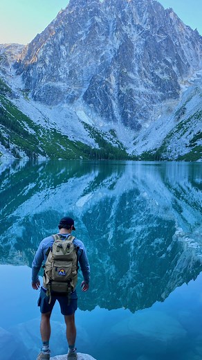 TRISTAN & CARA | TRAVEL COUPLE on Instagram: "Save this for your next road trip in the USA! 📌💦🇺🇸 The states are home to some of the wildest water formations in the entire world, each with its own unique adventure! Here are our favorite WET experiences 🌊👇 See the Jurassic ridges of the Na Pali Coast up close and personal on a raft boat 🚤 Hike through the narrows in ice cold waist deep water running through Zion National Park 🥶 Dip your toes in the emerald-green Blanca Lake, so green you w