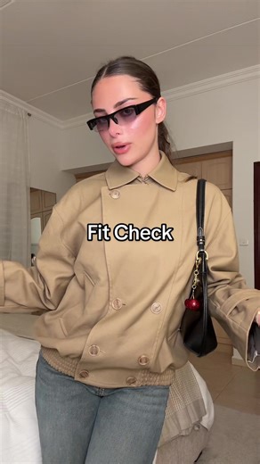 ‏I promise the jacket is army green | jacket