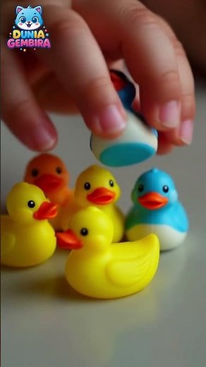 Lima Bebek Kecil 🦆 Lagu Anak Indonesia | Video Bayi Main Bebek | Lagu Anak Populer