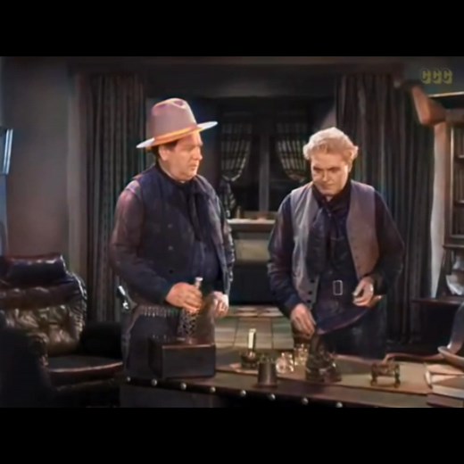 Years later, Bill returns to the desert — and the rivalry reignites. Watch this powerful scene from The Painted Desert (1931), one of Clark Gable’s earliest Western roles. #ClarkGable #ClassicCinema #WesternDrama #ThePaintedDesert #VintageFilm | Clasiq