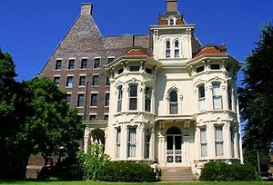 The Collingwood Arts Center in Toledo, USA