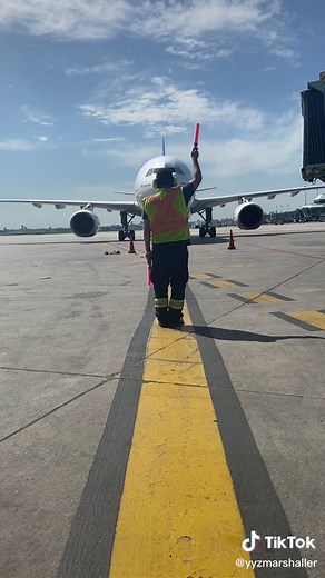 Marshalling Techniques for Air Transat Airbus 330-200