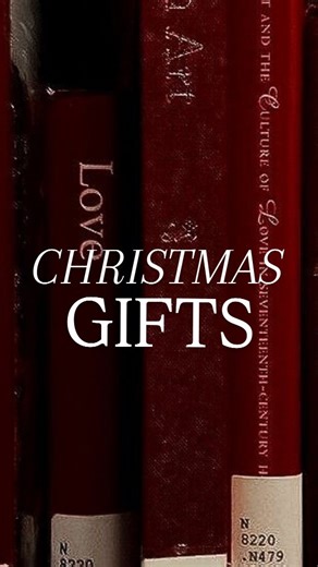 Rose 🌹 • Business en ligne on Instagram: "Pourquoi j’ai l’impression que mon compte en banque me regarde avec pitié chaque mois de décembre ? 💀💸 On est là à rêver d’un Noël version romcom New York chic, mais le solde affiche plutôt père Noël en grève. 🎁😌 Mais en 2025, on change la vibe. On offre, on reçoit, on dépense sans faire une syncope en ouvrant l’app bancaire. On travaille pour l’abondance, pas pour survivre. 💸✨ 🎄 Commente "abondance" si toi aussi tu veux des fêtes rimes avec liber