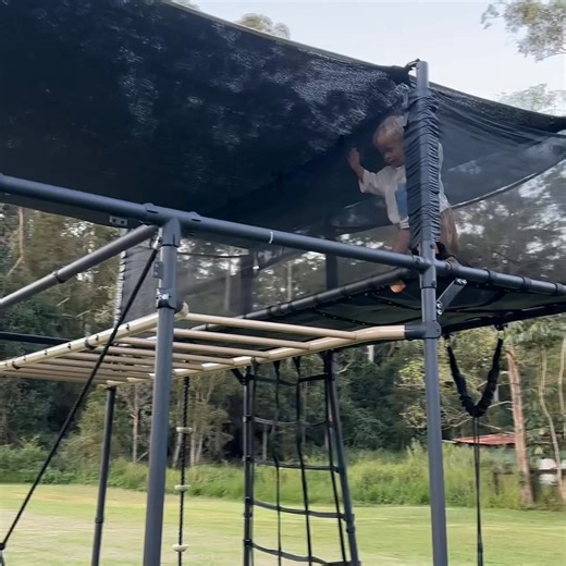 15K views | Vuly Play arrive en France ! Découvrez nos aires de jeux de jardin conçues pour des heures de plaisir en plein air. Solides, sûres et faites pour durer. | Vuly | Facebook