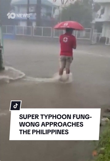 Super Typhoon Uwan Approaches the Philippines