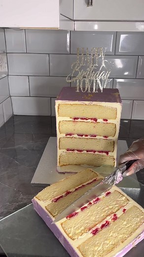 How to Cut a Square Cake Easily with a Hot Knife