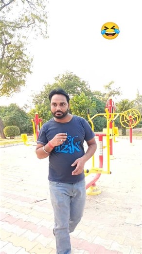 Just a group enjoying a fun workout session in the open air! Fitness doesn’t always have to be serious—sometimes it’s just about having a good time, laughing, and staying active. Enjoy the moment, enjoy the vibe!  #karanroxofficial1 #funnyreels #comedia #FacebookPage | Karan Rox official1 | Facebook