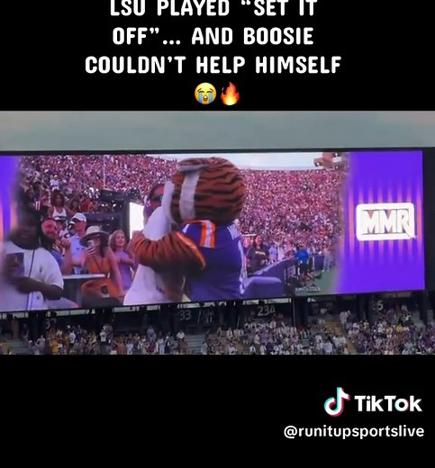 LSU played “Set It Off” at halftime and Baton Rouge already knew what time it was 😭🔥 Then the camera finds Boosie singing along to his own song. This might be the most Louisiana halftime moment possible 😂 LSU game day culture different or what? 👀👇 #LSUFootball #Boosie #LSUTigers #CollegeFootball #RunItUpSportsLive