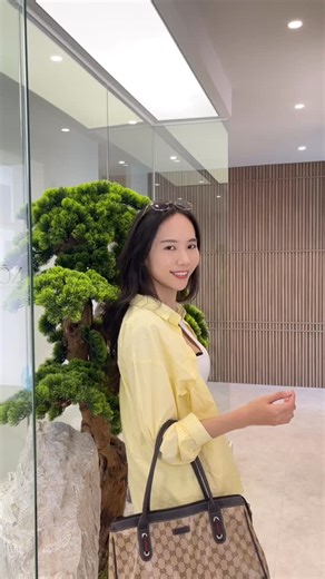 Yeow Wendy | Florist | 2morlab | Florist Owner at @nomiheadspa_official Shiny hair days don’t just happen✨🌸 They're crafted with care. 🌹🌸✨ Grateful for this meticulous... | Instagram